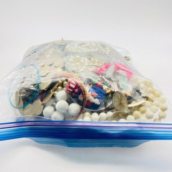 Crafters Lot of 4 Plus Pounds Junk Jewelry Wearable Broken Missing Gems 5916-40 - Picture 3 of 6